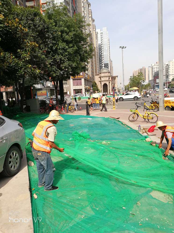 积极响应治污减霾的各项规定,裸露区域进行绿网覆盖到位。
